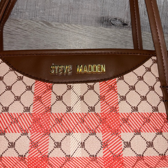 👜Steve Madden Extra Large Checkered Plaid Tote - Picture 2 of 9